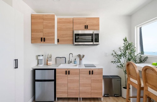 El Porto Apartment | Ocean Views! 3 Mins Walk to Strand&Beach + Parking