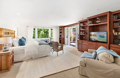 Coast Royal House | Ocean Views - Beautiful Laguna Beach Home.