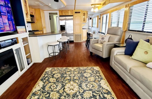 Key West Boat Rental | Ocean views! Luxury suites