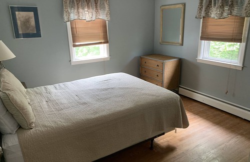 Narragansett House | Ocean Views/one Block To Scarborough Beach Narragansett Ri