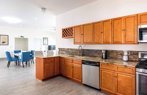 Juba Sound Apartment | Ocean Views & Pool | Near Grace Bay & Dining