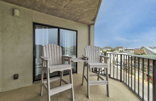 Wrightsville Beach Condo | Ocean Views, Balcony, Pool, STEPS to Beach Restaurants Shops