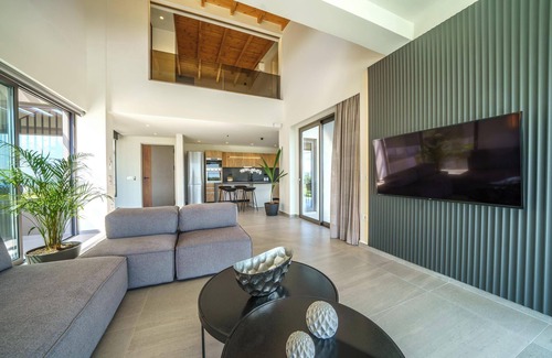 Kato Stalos Villa | Oceanea Estate: Walk to Beach/2 Villas/2 Pools/8 Bedrooms