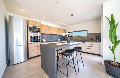 Kato Stalos Villa | Oceanea Estate: Walk to Beach/2 Villas/2 Pools/8 Bedrooms