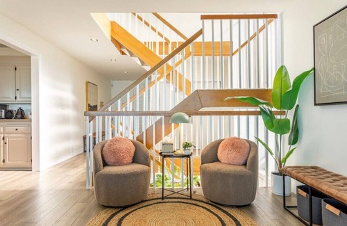 Sand Section House | Oceanfront 4 Bdrm on The Strand, Manhattan Beach