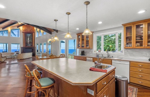 Ookala House | Oceanfront 5-bedroom house in Ookala