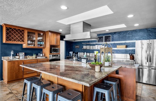 Lincoln Beach House | Oceanfront, 8 Bedrooms! | Azul Jewel