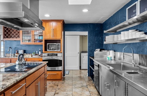 Lincoln Beach House | Oceanfront, 8 Bedrooms! | Azul Jewel