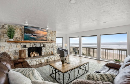 Lincoln Beach House | Oceanfront, 8 Bedrooms! | Azul Jewel