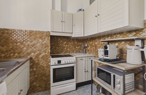 Le Pouliguen Apartment | Oceanfront balcony for 4 – direct beach access