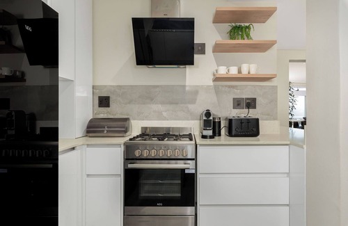 Three Anchor Bay Apartment | Oceanfront Bliss, Luxury Seaside Escape