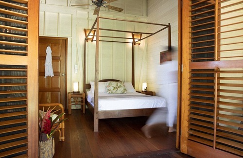 Bocas del Toro Bed & Breakfast | Oceanfront Bluff Beach Retreat - Spectacular 65 Ft Swimming Pool