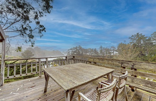Elk House | Oceanfront Blufftop Home with Incredible Deck & Water Views - Close to Beaches