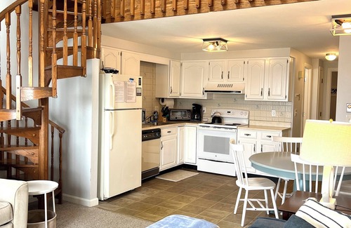 Ocean Park Condo | Oceanfront Condo – Walk to Pier & beach out your front door!