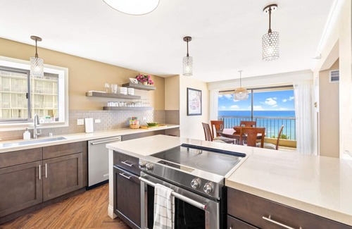 Waikiki Apartment | Oceanfront Condo W Free Valet Parking & Balcony