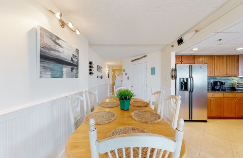 North Ocean City Condo | Oceanfront Condo w/Gorgeous View, 2 Balconies, AC, Laundry & Shared Pool