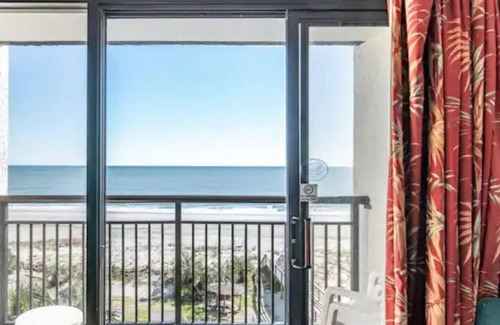 Myrtle Beach Condo | Oceanfront condo with amazing amenities steps to the beach