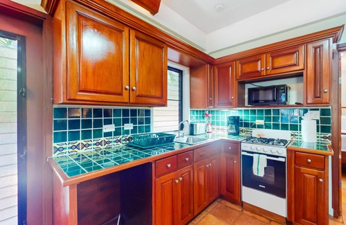 Cocoplum Condo | Oceanfront condo with pool, sea view, central AC & WiFi - steps to the beach
