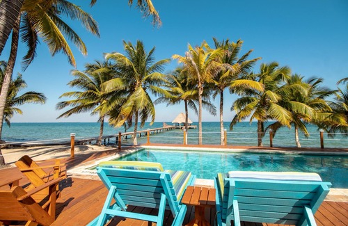 Cocoplum Condo | Oceanfront condo with pool, sea view, central AC & WiFi - steps to the beach