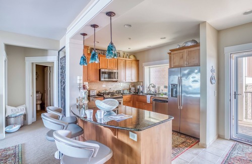 Newport Condo | Oceanfront Condo with Fantastic View!