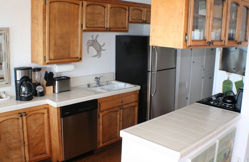 Eastern Malibu Apartment | Oceanfront Cottage On Sandy Carbon Beach – Pelican