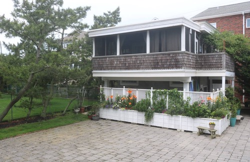 Admiral Estates Cottage | Oceanfront Cottage Private Secluded Dog Friendly at Colvmns by the Sea