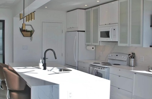 Otter Point Cottage | Oceanfront Cottage: Where Natural Beauty Meets Modern Comfort