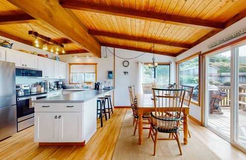 Cape Meares Cottage | Oceanfront cottage with hot tub, beach access, fireplace & WiFi - Dog-friendly
