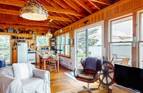 East Boothbay Cottage | Oceanfront Cottage with Panoramic Views | "On the Rocks" Boothbay, Maine