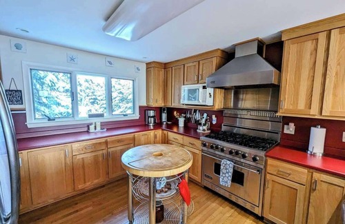Prospect Harbor House | Oceanfront Crackling Cove Cottage, Family, fire pit, sleeps 6