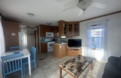 Snug Harbor House | Oceanfront East Matunuck Cottage