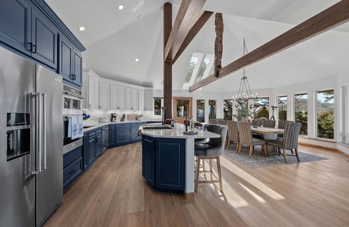 Gold Beach House | Oceanfront escape with beach access, private hot tub and game room
