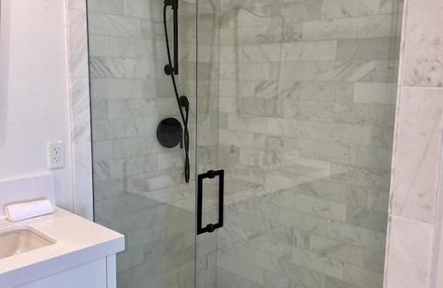 Solana Beach Apartment | Oceanfront Fully Remodeled 2BR 2BA, Pool, Hot Tub, Gated Parking