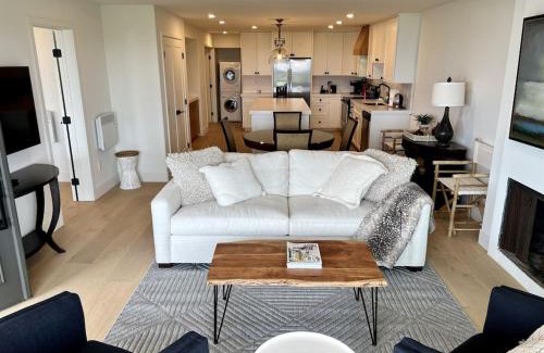 Solana Beach Apartment | Oceanfront Fully Remodeled 2BR 2BA, Pool, Hot Tub, Gated Parking