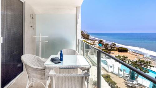 Eastern Malibu House | Oceanfront Gem w Balcony Pool Hot Tub Carbon Beach Access Bluewater Haven by AvantStay