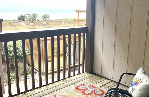 Wilmington Beach Condo | Oceanfront Getaway-Carolina on My Mind