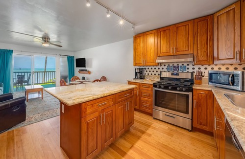 Ualapue Condo | Oceanfront getaway with an outdoor pool, tennis courts, & beach view