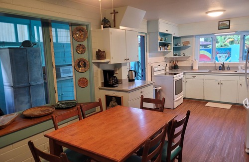 Diamond Head - Kapahulu - St. Louis House | Oceanfront Gold Coast Hideway at the Foot of Diamond Head