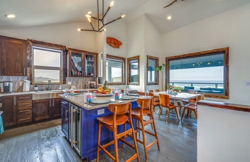 South Beach House | Oceanfront Home w/Hot Tub, Sauna, 8 Mi to Newport