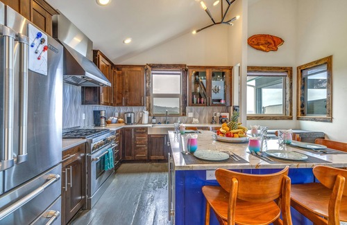 South Beach House | Oceanfront Home w/Hot Tub, Sauna, 8 Mi to Newport