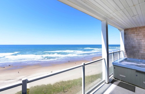 Lincoln City Condo | Oceanfront, Hot Tub, Onsite Pool - Pacific Life