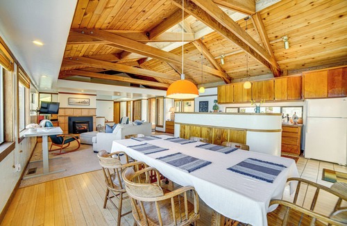 Manchester House | Oceanfront Irish Beach Home: Private Beach Access!