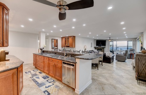 South Mission Beach Condo | OCEANFRONT LUXURY—Summer booking fast so Hurry and book!