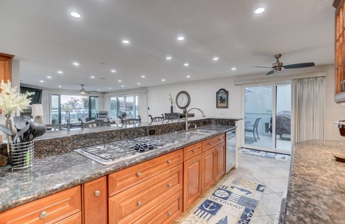 South Mission Beach Condo | OCEANFRONT LUXURY—Summer booking fast so Hurry and book!