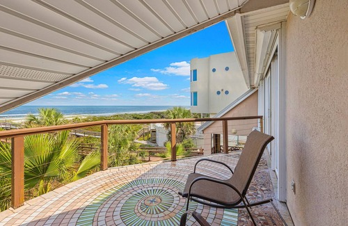 Butler Beach House | Oceanfront Master Suite