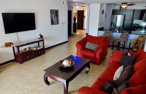 Barrio Los Villalobos Condo | Oceanfront Perfection at The Palms, Playa Jacó
