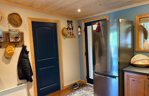 Madeira Park Cabin | Oceanfront Private Peaceful Cabin on an Acre