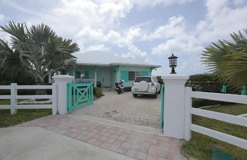 Cockburn Town Villa | Oceanfront Resort-Style Oasis -Private Pool & Car