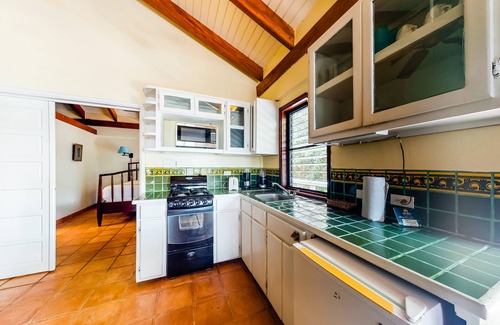 Cocoplum Condo | Oceanfront retreat with water view, pool, AC & free WiFi - easy beach access