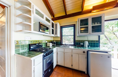 Cocoplum Condo | Oceanfront retreat with water view, pool, AC & free WiFi - easy beach access